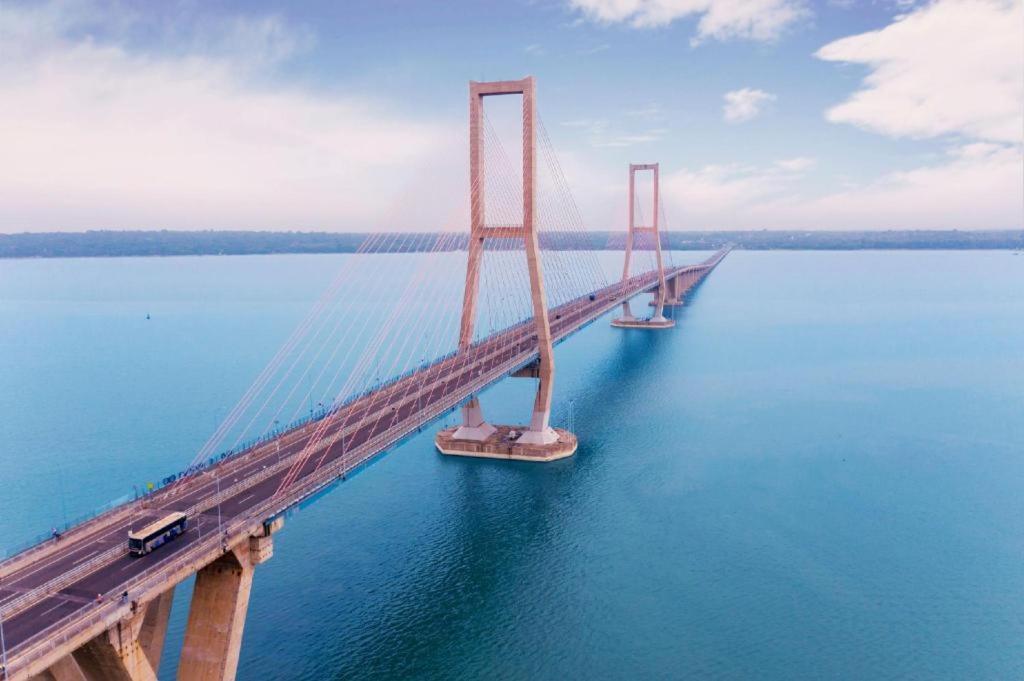 Hotel Dafam Pacific Caesar Surabaya Dış mekan fotoğraf