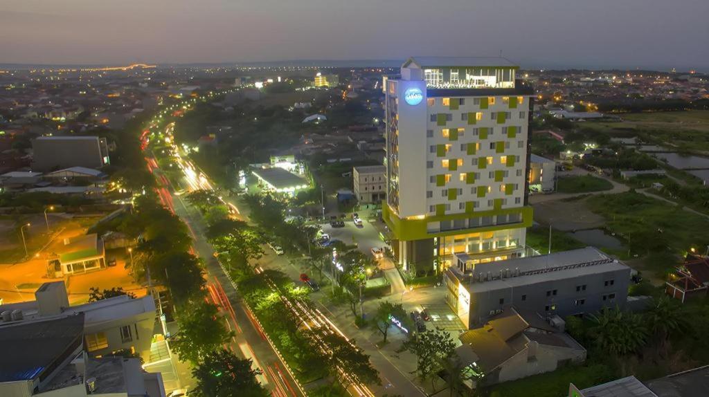 Hotel Dafam Pacific Caesar Surabaya Dış mekan fotoğraf
