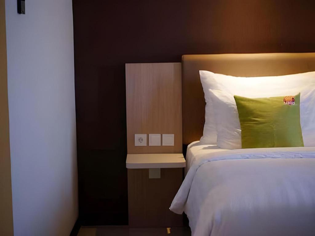 Hotel Dafam Pacific Caesar Surabaya Dış mekan fotoğraf