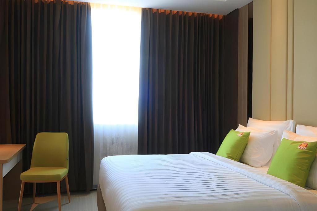 Hotel Dafam Pacific Caesar Surabaya Dış mekan fotoğraf