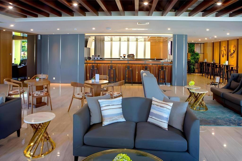 Hotel Dafam Pacific Caesar Surabaya Dış mekan fotoğraf
