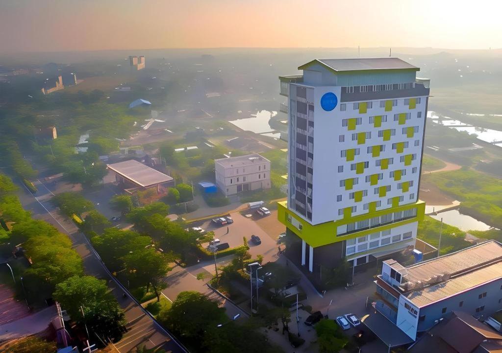 Hotel Dafam Pacific Caesar Surabaya Dış mekan fotoğraf