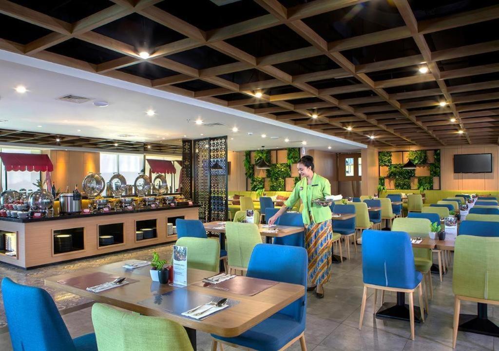 Hotel Dafam Pacific Caesar Surabaya Dış mekan fotoğraf
