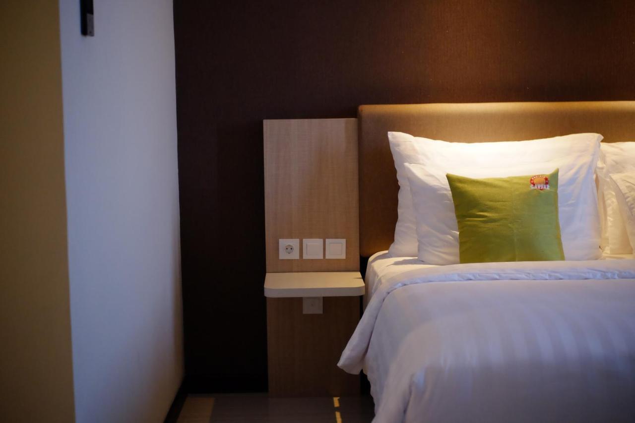 Hotel Dafam Pacific Caesar Surabaya Dış mekan fotoğraf